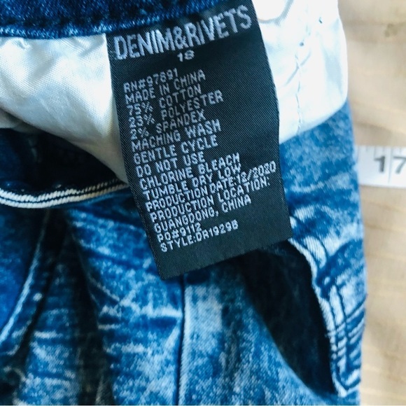 Denim & Rivets Jeans - Picture 6 of 7
